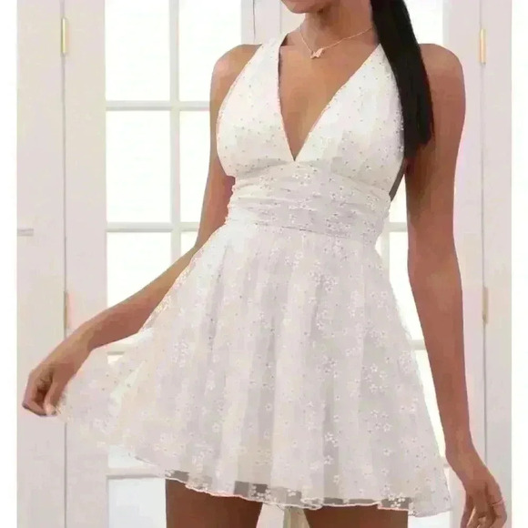 NWT Lulu's Plunge A-Line Daisies Size Large - Picture 2 of 7